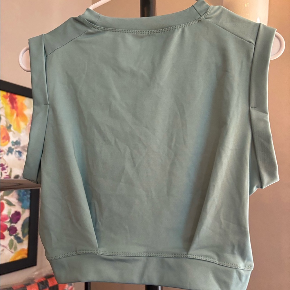 HALARA Light Green Sleeveless Muscle Tee